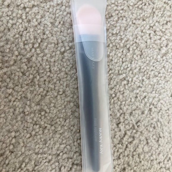Mary Kay Mask Applicator with Plastic Case, New - Picture 2 of 2